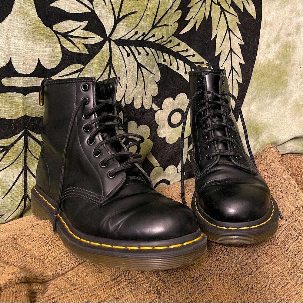 1460 Dr. Martens Leather Boots
